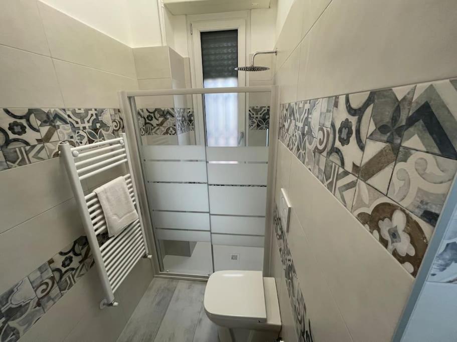 Tiny House - 15 Minutes To Duomo Appartement Milaan Buitenkant foto